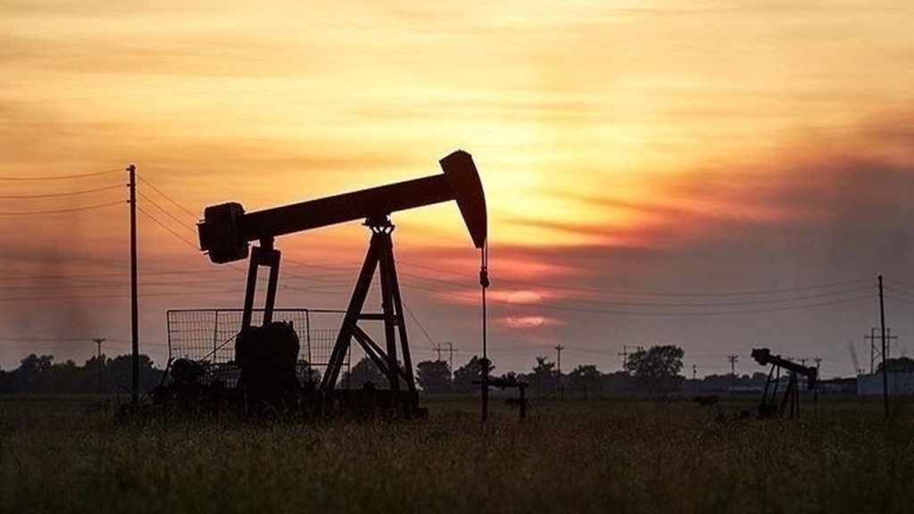 ABD’de petrol stokları beklentinin aksine azaldı