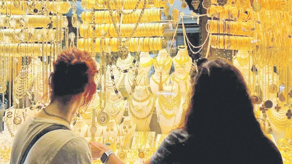 Altına hücum; Çarşı devre kesti!