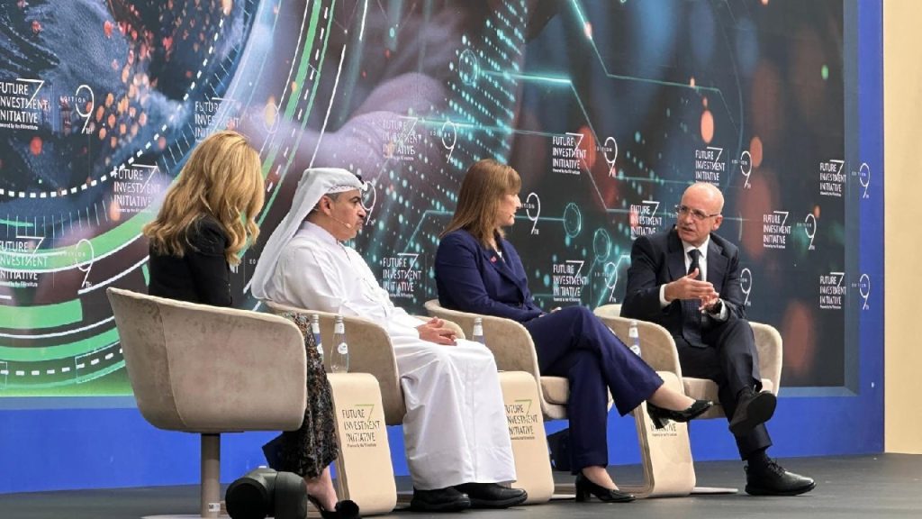 Mehmet Şimşek: Türkiye olarak dışa açık kalmaya devam ettik