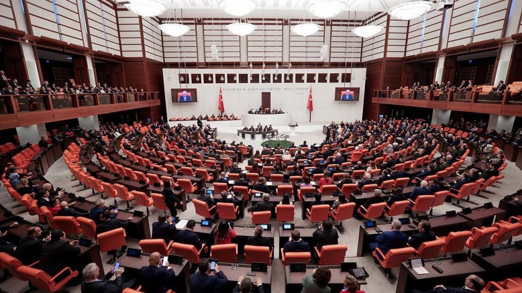 Özel’den, ‘asgari ücret’ tepkisi, Bahçeli’den, ‘İmralı’ mesajı ve DEM’den, ‘adım’ çağrısı