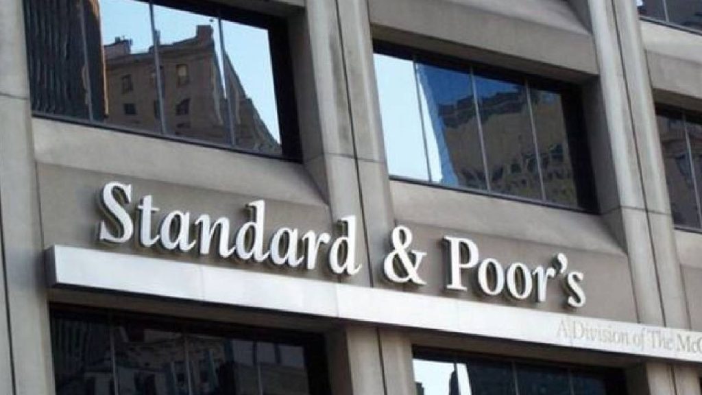 S&P, Fransa’nın kredi notunu düşürdü