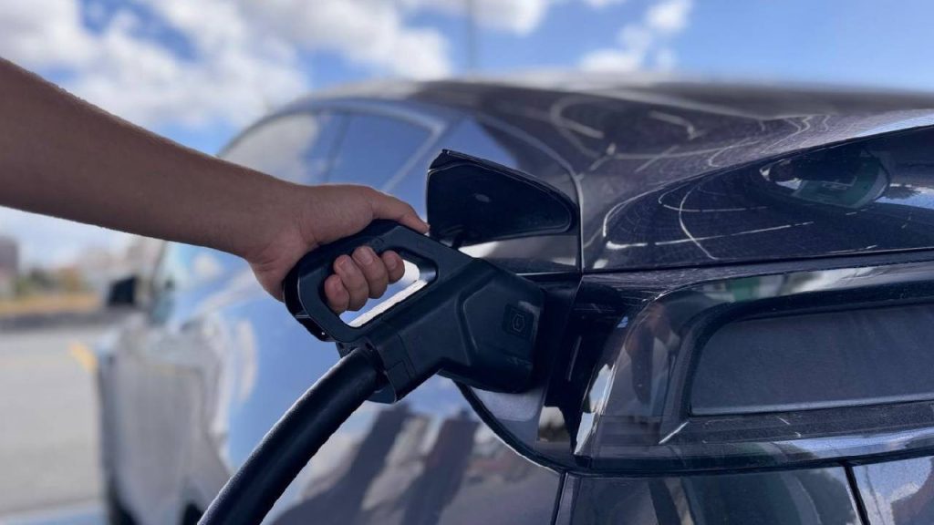 Çin’de elektrikli araç üretimi ve satışları arttı