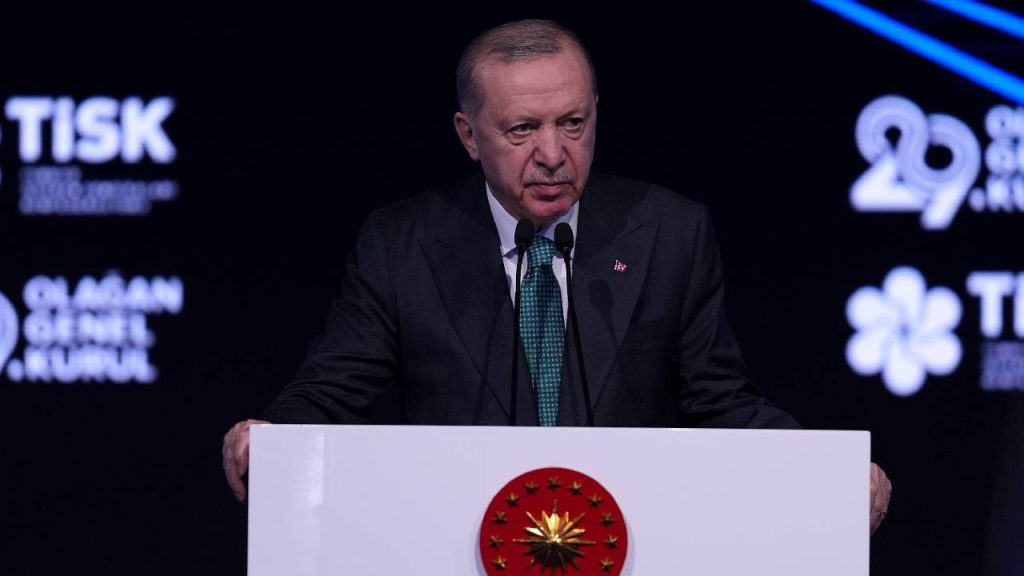 Cumhurbaşkanı Erdoğan: ‘Kefenin cebi yok, işverenler asgari ücrette elini taşın altına koysun’