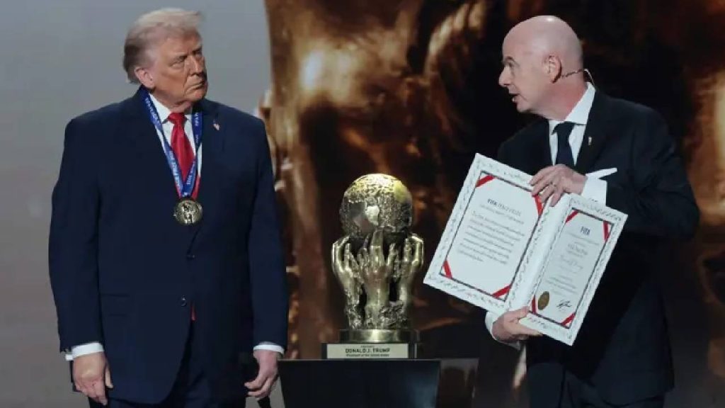 Sonunda muradına erdi! İlk kez verilen ‘FIFA Barış Ödülü’ Trump’ın