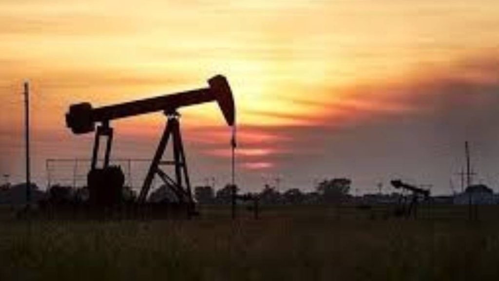 Fed belirsizliği ve Grönland gerilimi petrol fiyatlarını düşürdü