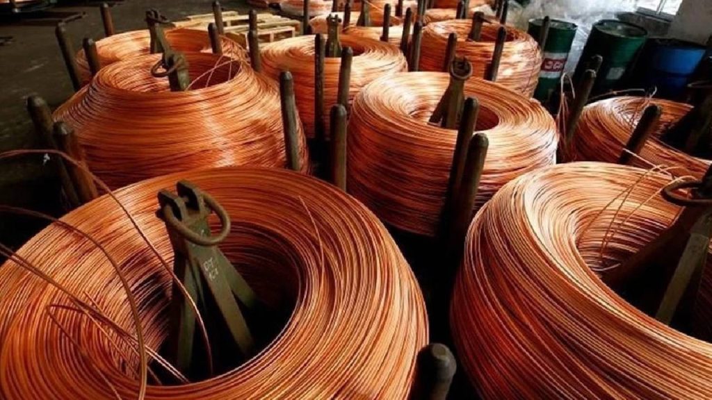 Bakır ve metallerde satış dalgası: Arz fazlası endişesi büyüyor